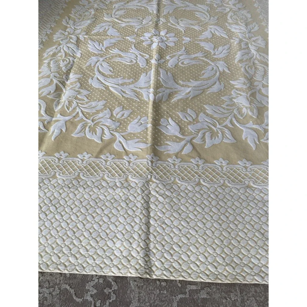 Vintage Yellow & White Damask Textured Matelassé Coverlet Jacquard Twin Blanket